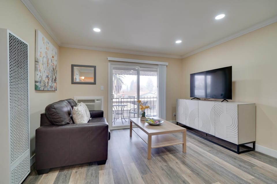Sip, Golf and Explore Pleasanton Retreat! Apartment in Pleasanton