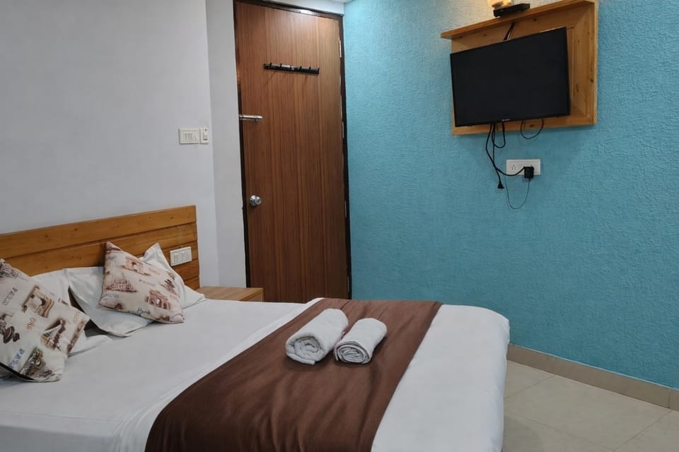Hotel V N Ganga Hostel in Rishikesh