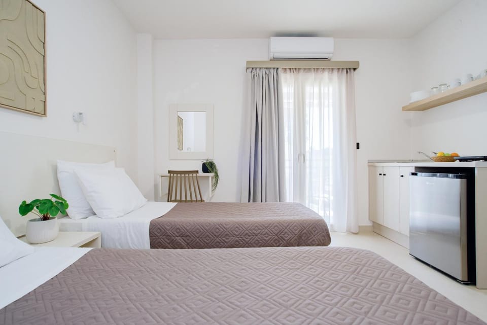 Bed, Kitchen or kitchenette, Bedroom