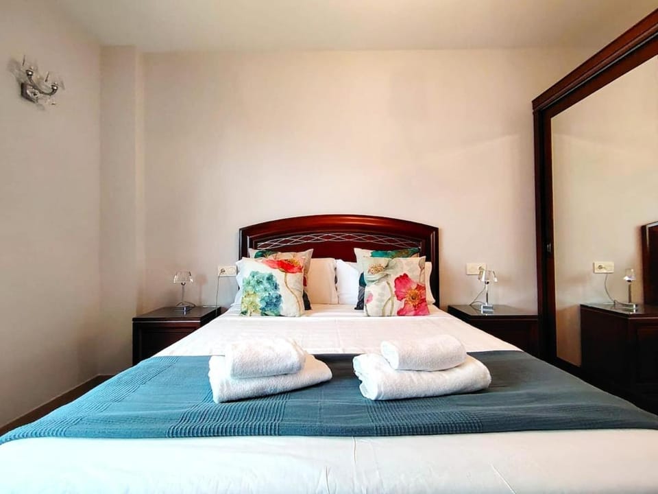 Romanilla Suites con vistas al mar, piscina y salida directa a la playa Apartment in Roquetas de Mar