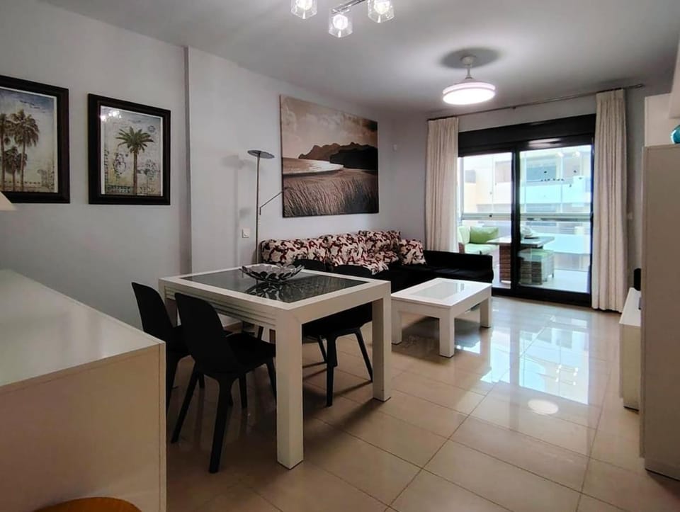 Romanilla Suites con vistas al mar, piscina y salida directa a la playa Apartment in Roquetas de Mar