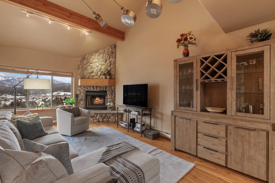 Big Sky Escape - Private Patio & Grill House in Big Sky