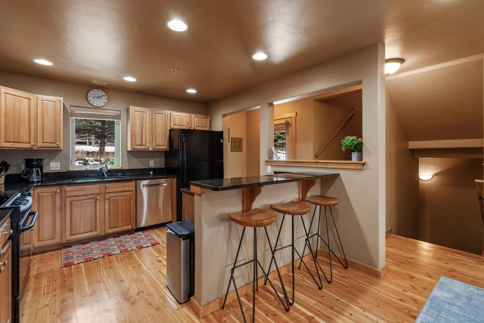 Big Sky Escape - Private Patio & Grill House in Big Sky