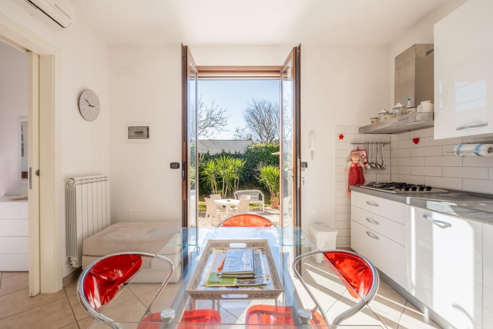 Property building, Kitchen or kitchenette, Living room