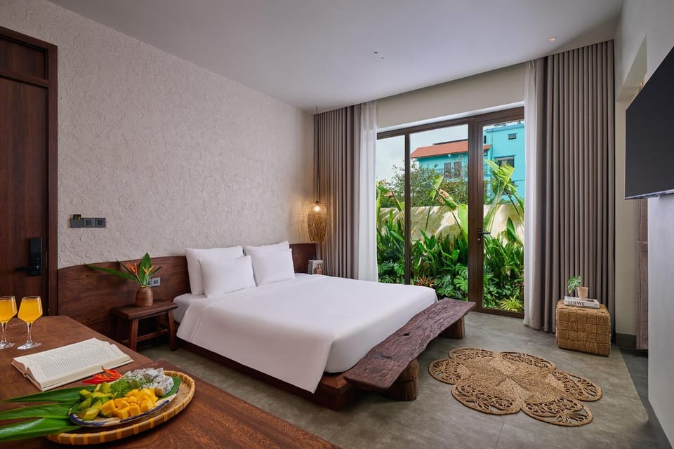 Bed, Garden, TV and multimedia, View (from property/room), Photo of the whole room, Bedroom