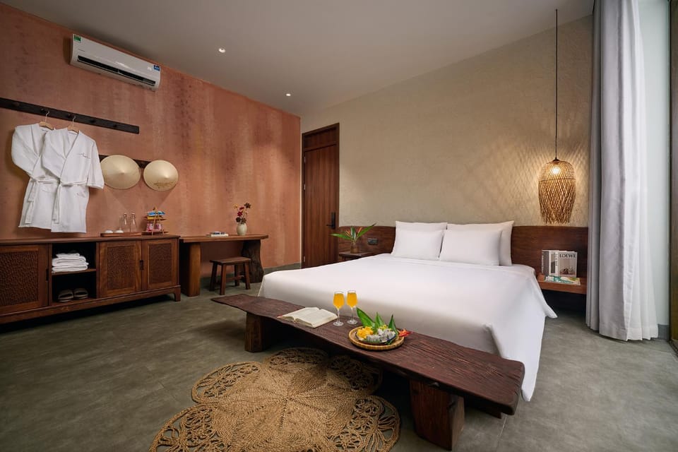 Photo of the whole room, Seating area, Bedroom