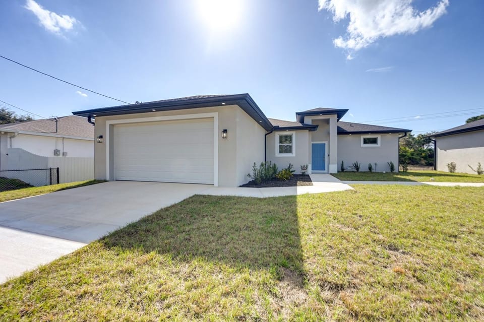 Near Golf & Spring Training: Lehigh Acres Retreat House in Lehigh Acres