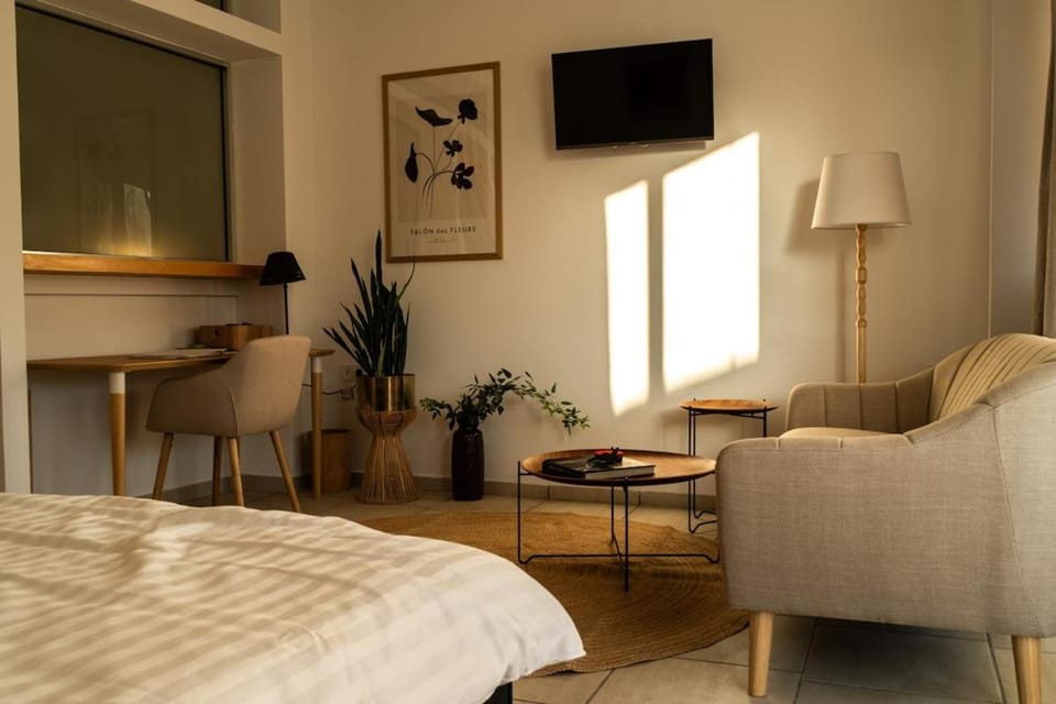 Colour Pulse Suite - Heraklion City Center Apartment in Heraklion