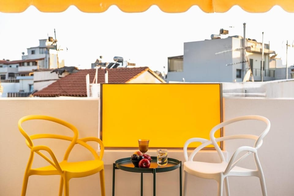 Colour Pulse Suite - Heraklion City Center Apartment in Heraklion