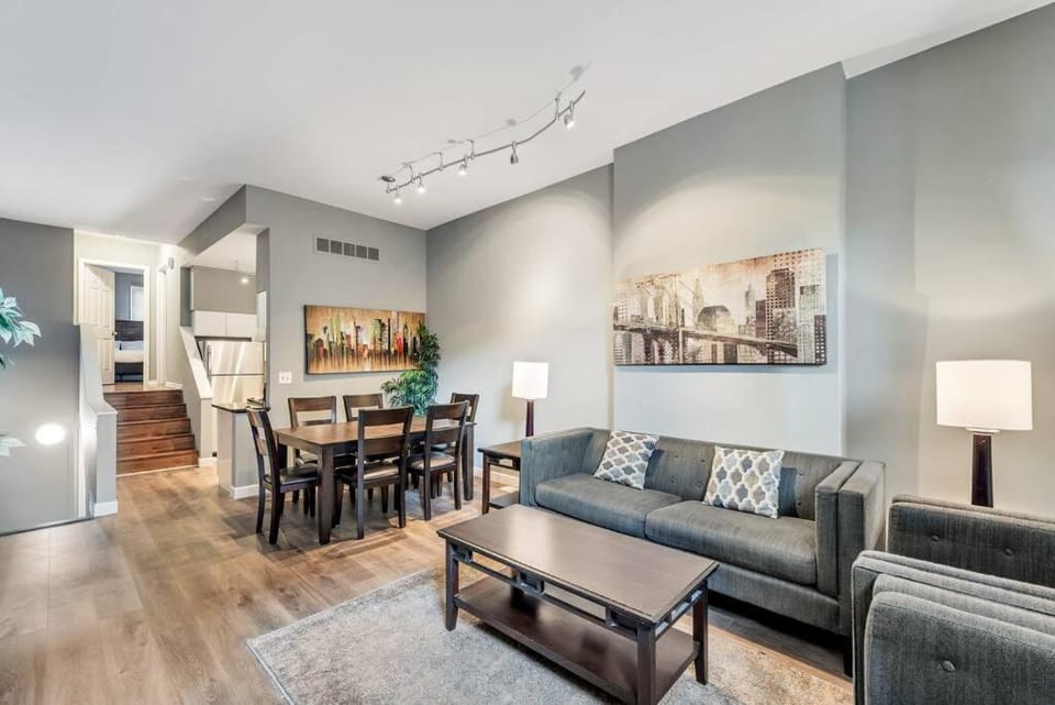 Settle into Soulard 6 Bedrooms 4 full baths House in Saint Louis