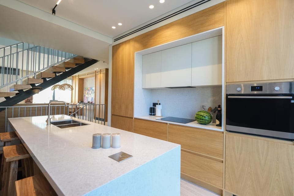 Kitchen or kitchenette, dishwasher, minibar, stove