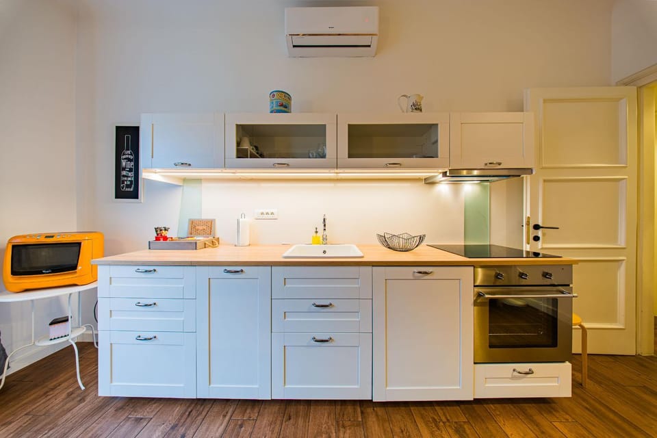 Kitchen or kitchenette, oven, stove, air conditioner