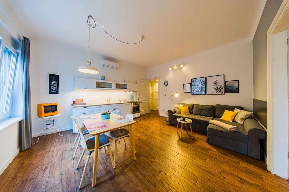 Kitchen or kitchenette, Living room, Photo of the whole room, Dining area, air conditioner