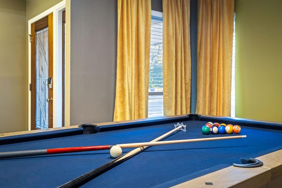 Ultimate Getaway Pool Game Room Sleeps 12 House in San Antonio
