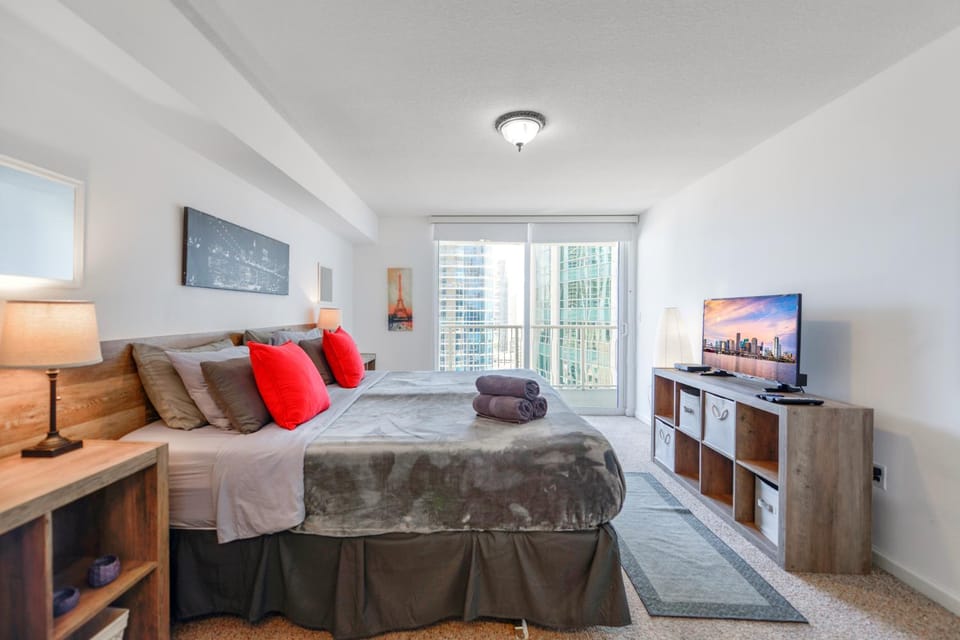 Bed, TV and multimedia, Bedroom
