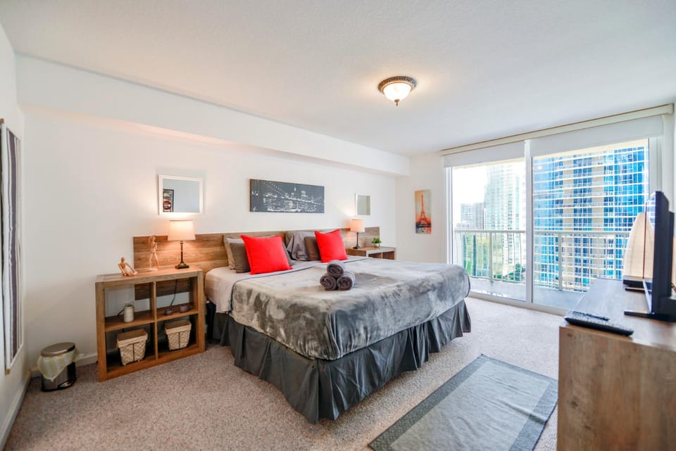 Bed, TV and multimedia, Bedroom