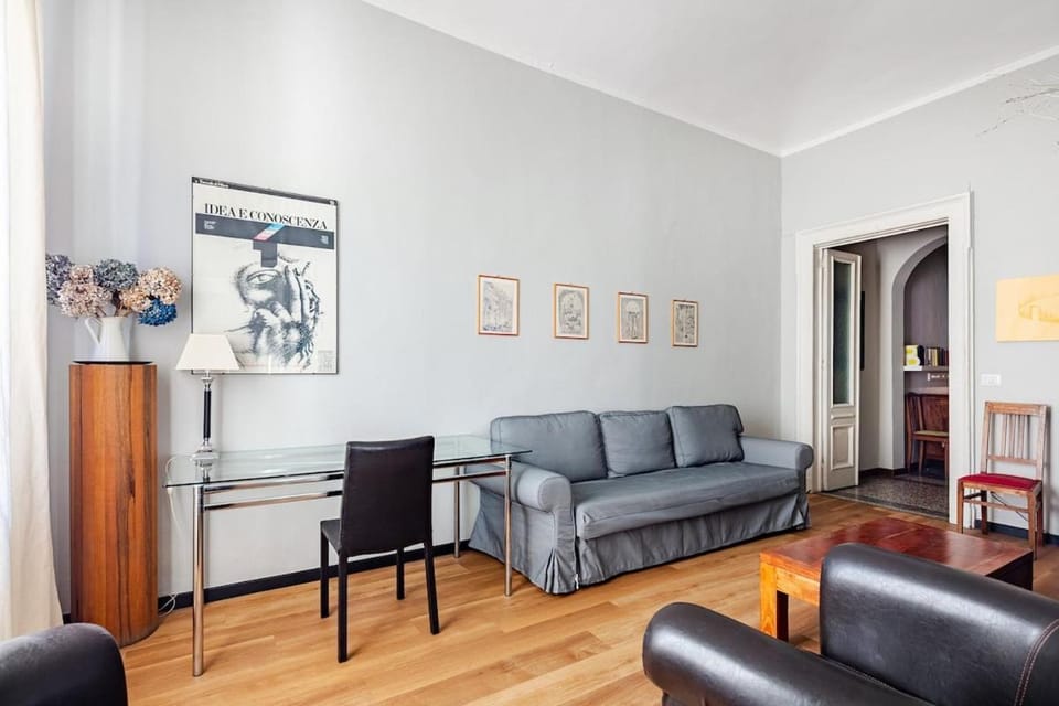 City Center Renovated Apartment in a Historic Building Near the Po River Apartment in Turin
