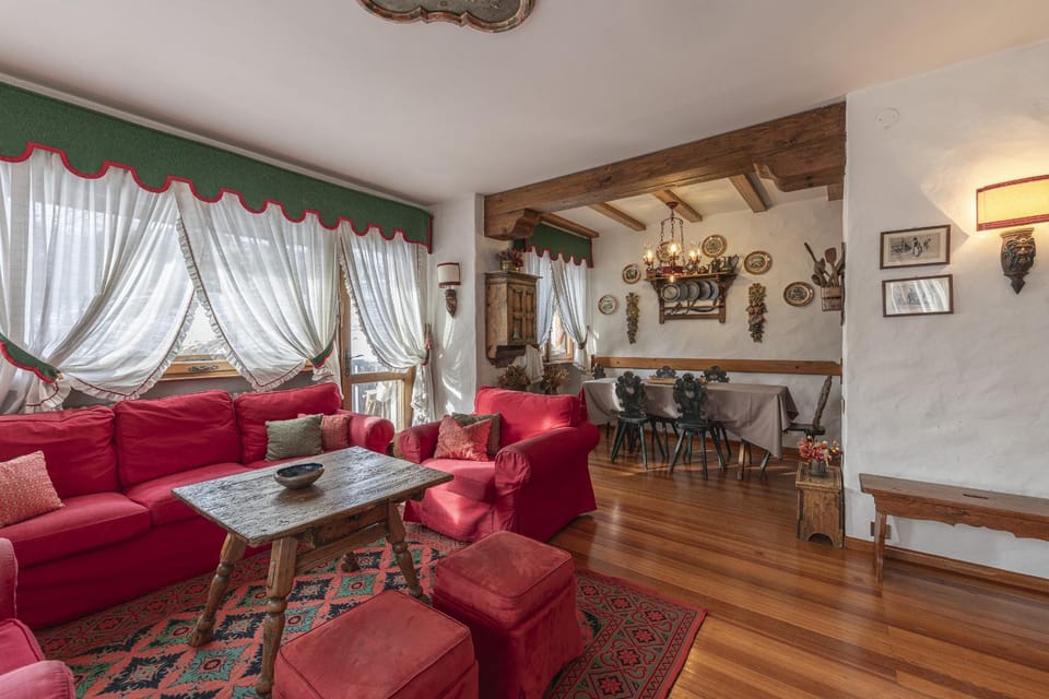 Communal lounge/ TV room, Living room