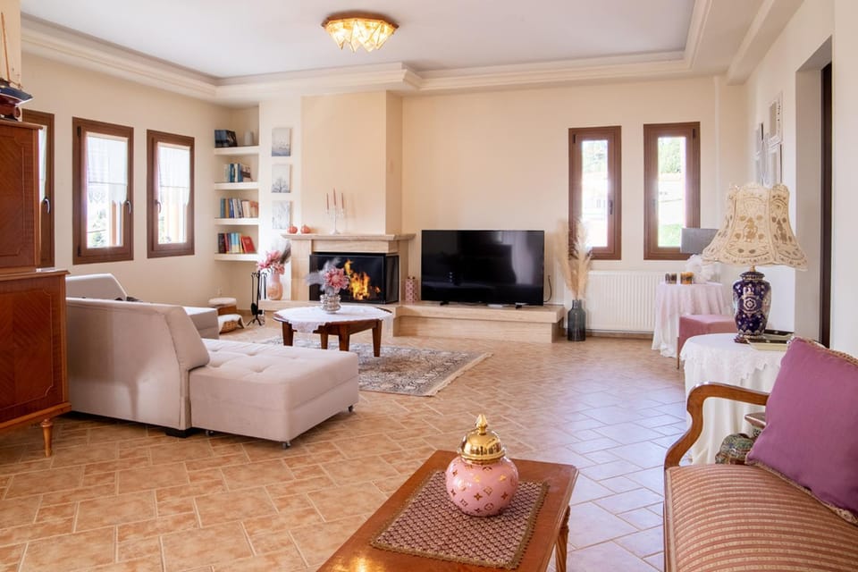 Seating area, fireplace