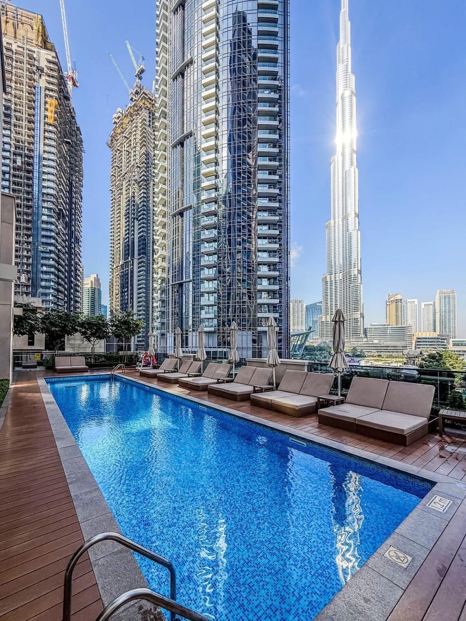 Property building, Patio, Day, City view, Pool view, Swimming pool, sunbed