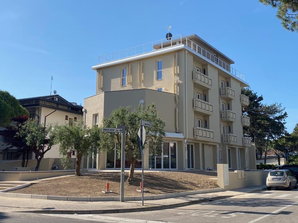 Property building, Day, Street view