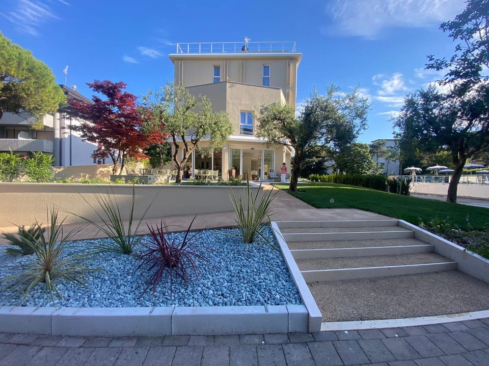 Property building, Garden