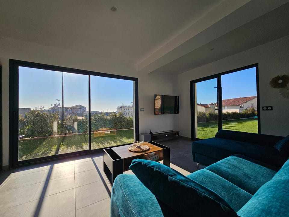 Communal lounge/ TV room