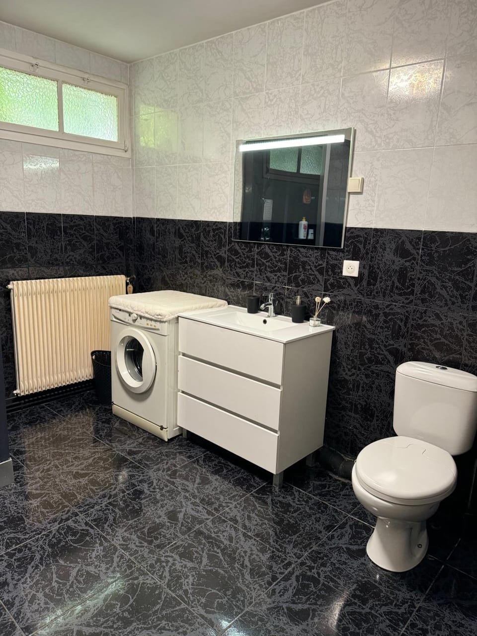 Bathroom, Living room
