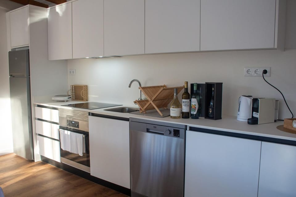 Coffee/tea facilities, Kitchen or kitchenette, dishwasher, oven, pet friendly, stove, toaster