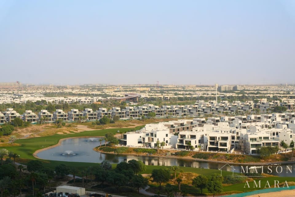 Modern Luxury Studio Damac Hills With Golf View Apartment in Dubai
