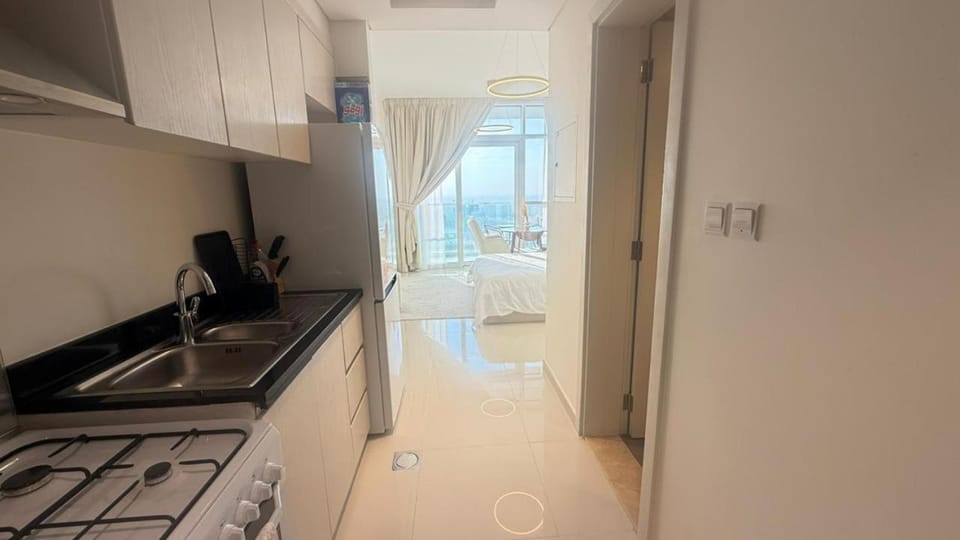 Modern Luxury Studio Damac Hills With Golf View Apartment in Dubai