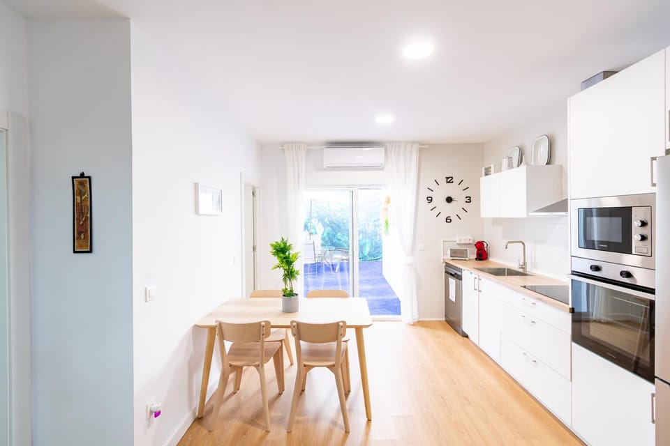 Kitchen or kitchenette, Dining area, dishwasher, oven, stove