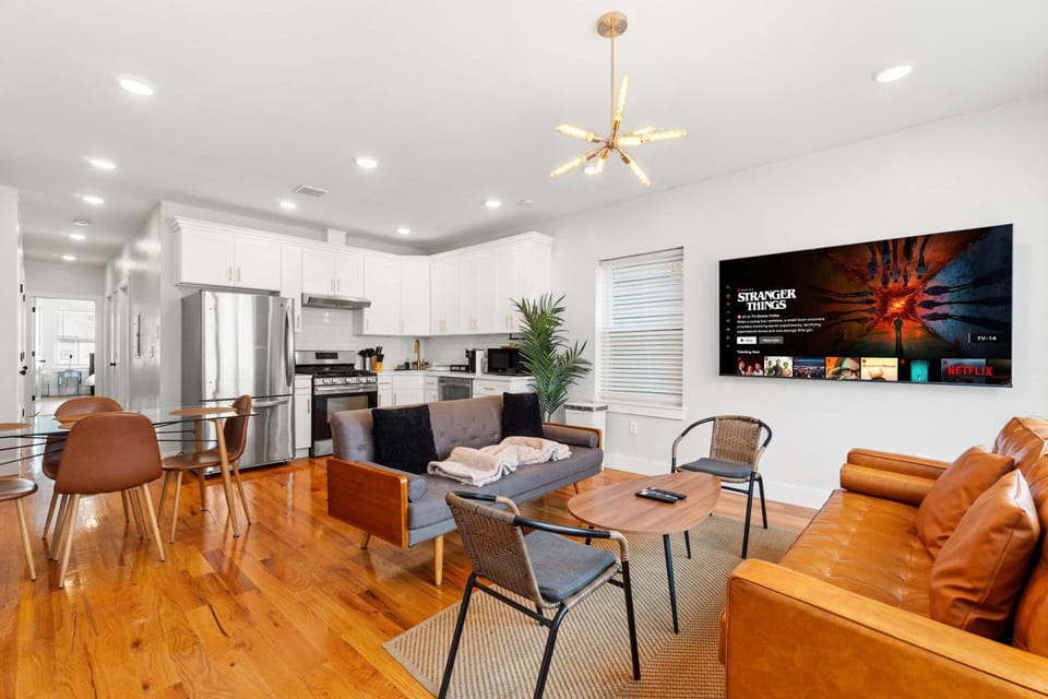 Kitchen or kitchenette, Living room, Seating area, Dining area, Evening entertainment