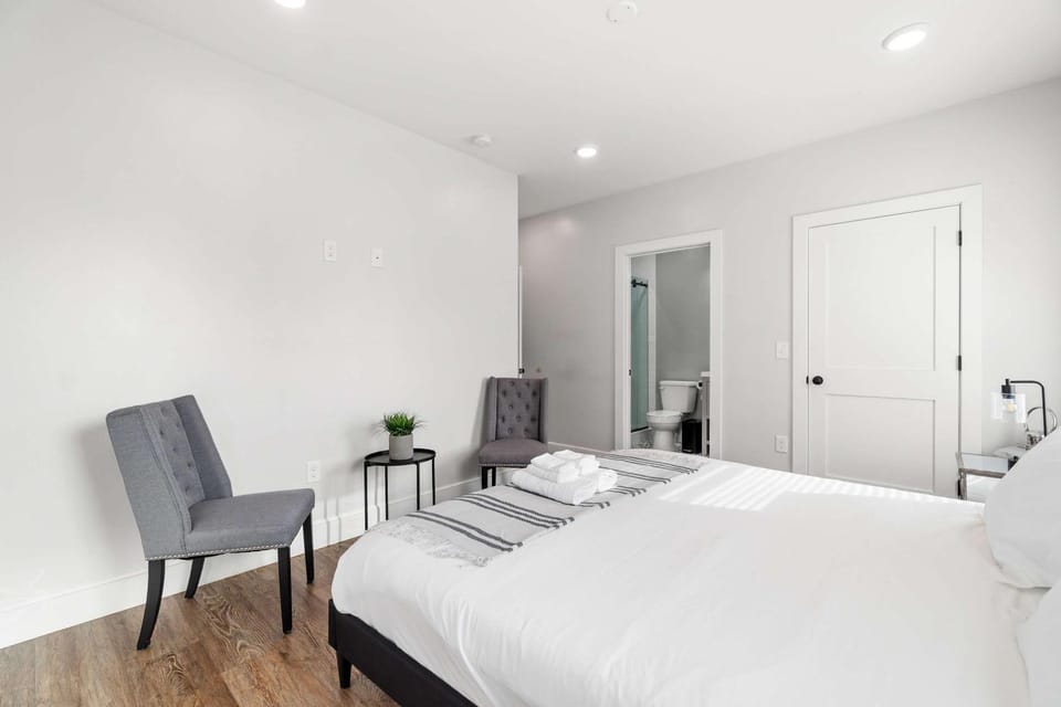 Seating area, Bedroom