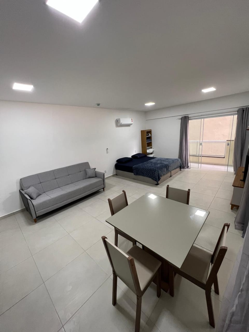 Bed, Living room, Photo of the whole room, Seating area, Dining area, Bedroom, air conditioner