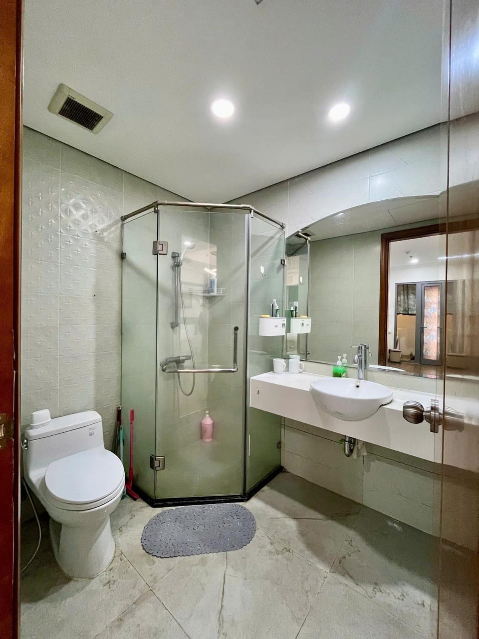 Harry Homestay and AriB&B Apartment in Laos