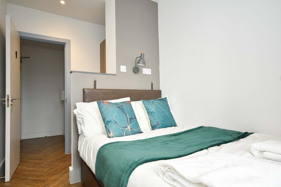 Bed, Bedroom, towels, wardrobe