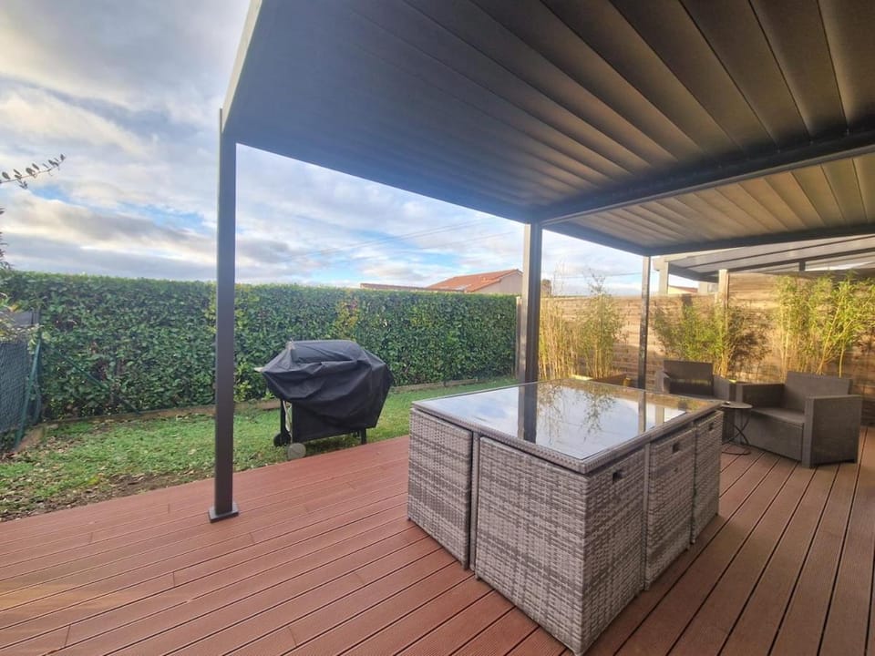 Maison Tropicale #Terrasse#Confort House in Auvergne-Rhône-Alpes