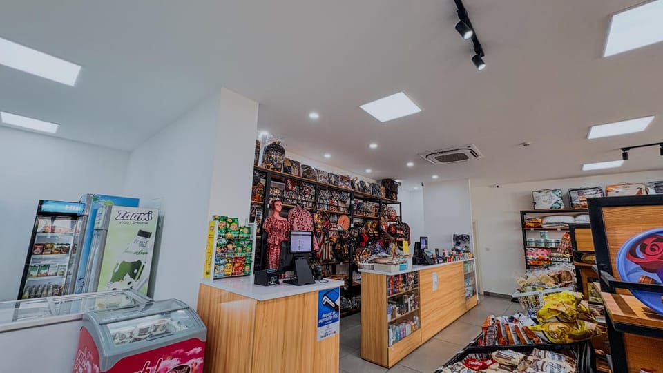 Supermarket/grocery shop