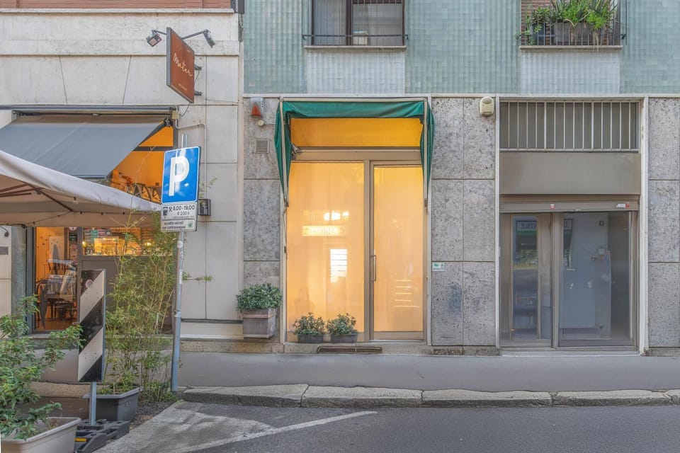 Property building, Facade/entrance, Day