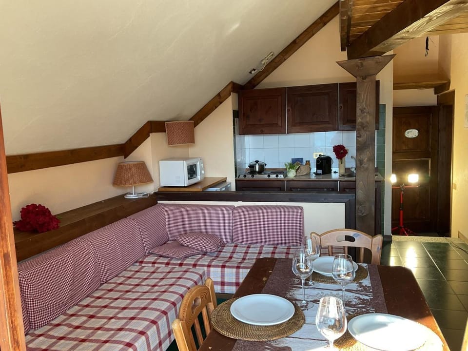 Kitchen or kitchenette, Living room, Seating area