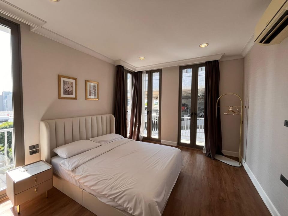 Luxury Villa 4BR - 8 Mins to Thonglor BTS Villa in Bangkok