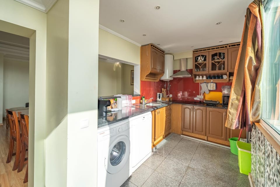 Kitchen or kitchenette, Living room
