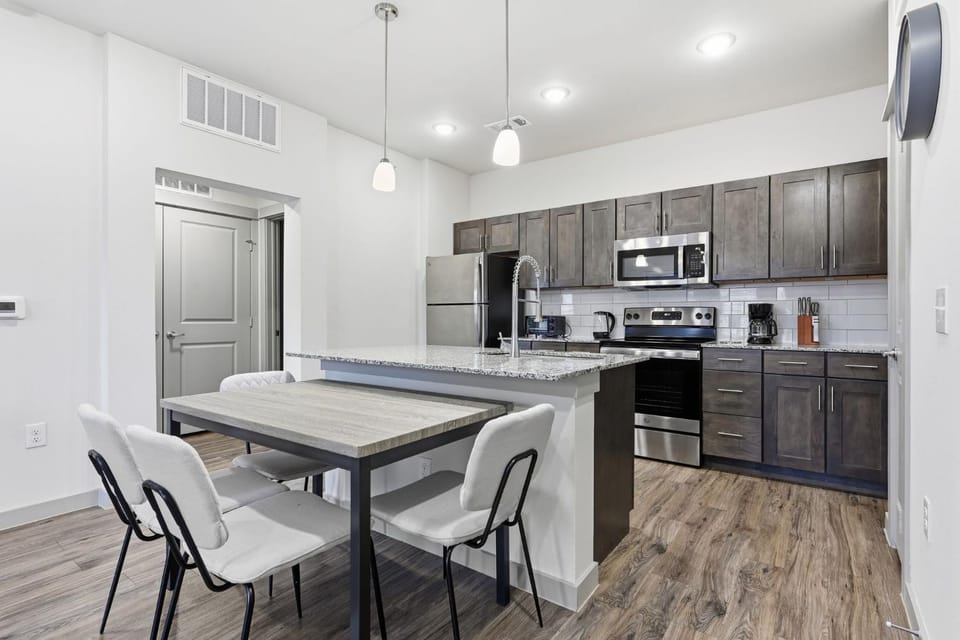 Chisholm Trace 1233 I Spacious 1 Bed 1 Bath Apartment in Cleburne