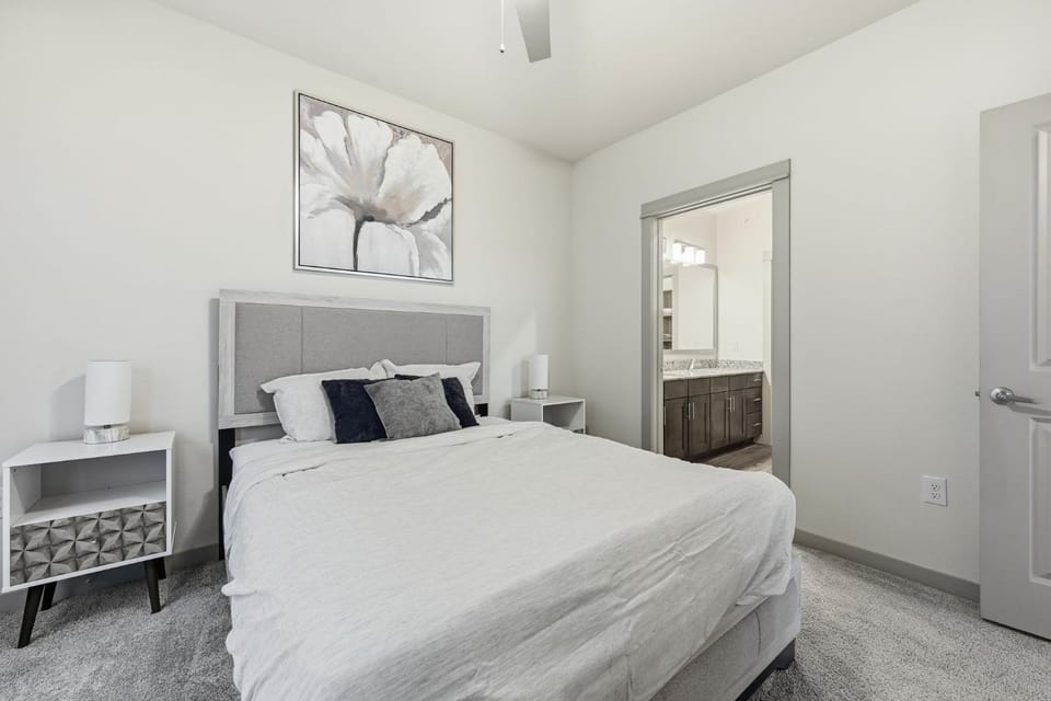 Unit 232 Comfy 2BR 2BA Retreat Apartment in Cleburne