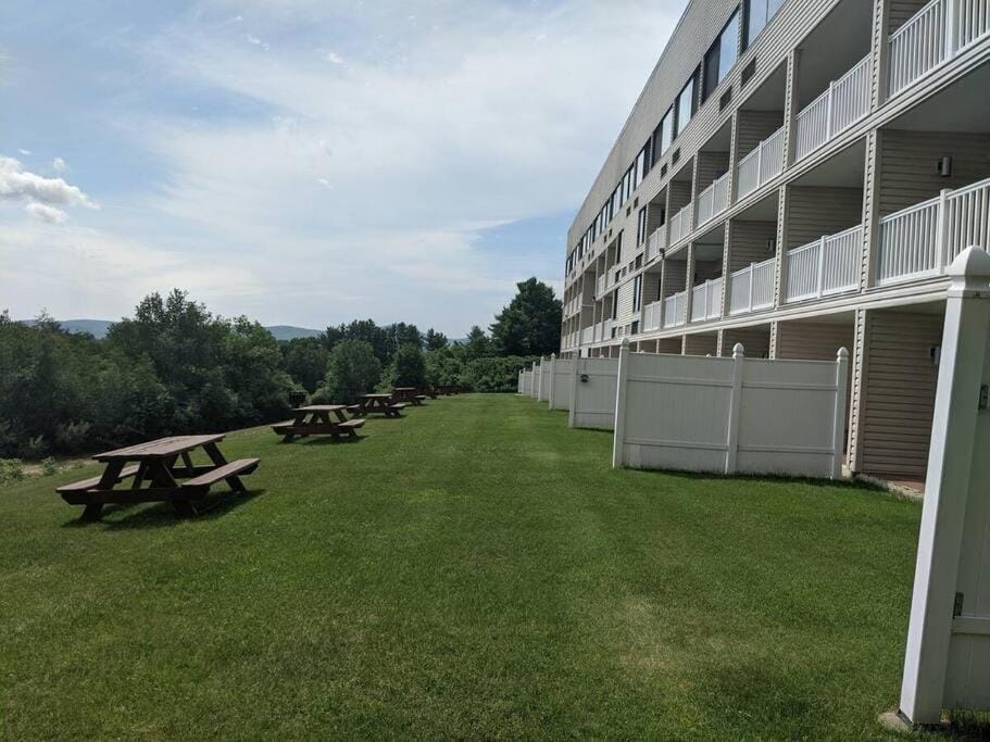 Cedar Lodge Condo with Loft and private balcony Apartment in Laconia