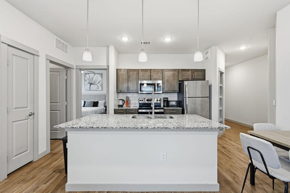 Chisholm Trace 327 Relaxing 2BD 2BA Apartment in Cleburne