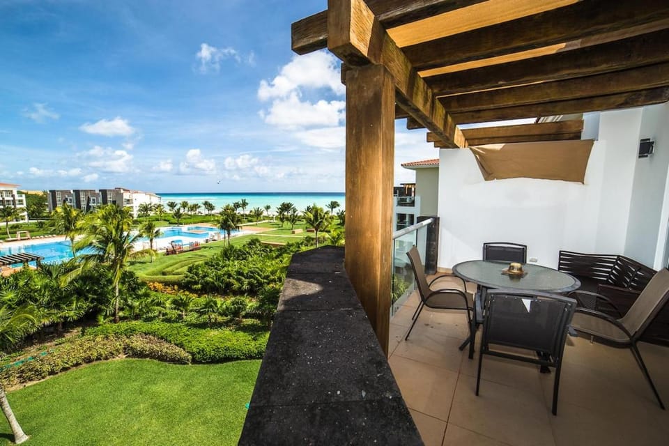 Resort-Style Pool & Private Beach with Ocean View Apartment in Playa del Carmen
