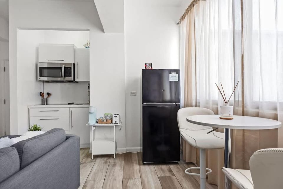 Kitchen or kitchenette, Living room, Seating area, stove
