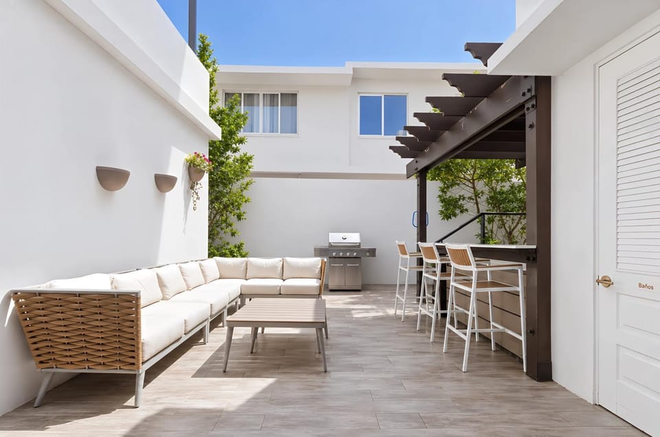 Patio, Living room
